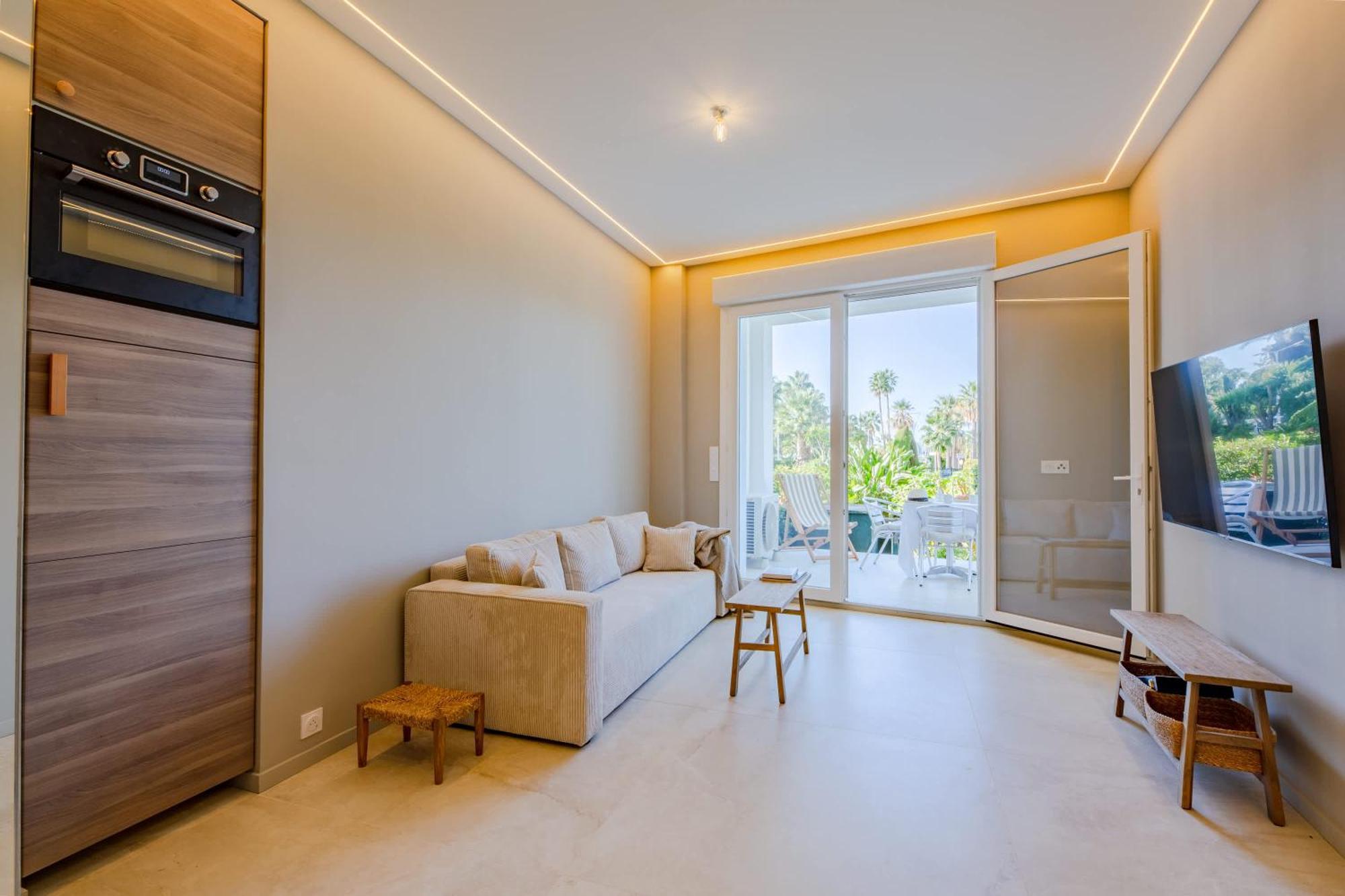 2 Bedroom With Terrace And Garden View 2 Min From * Cannes