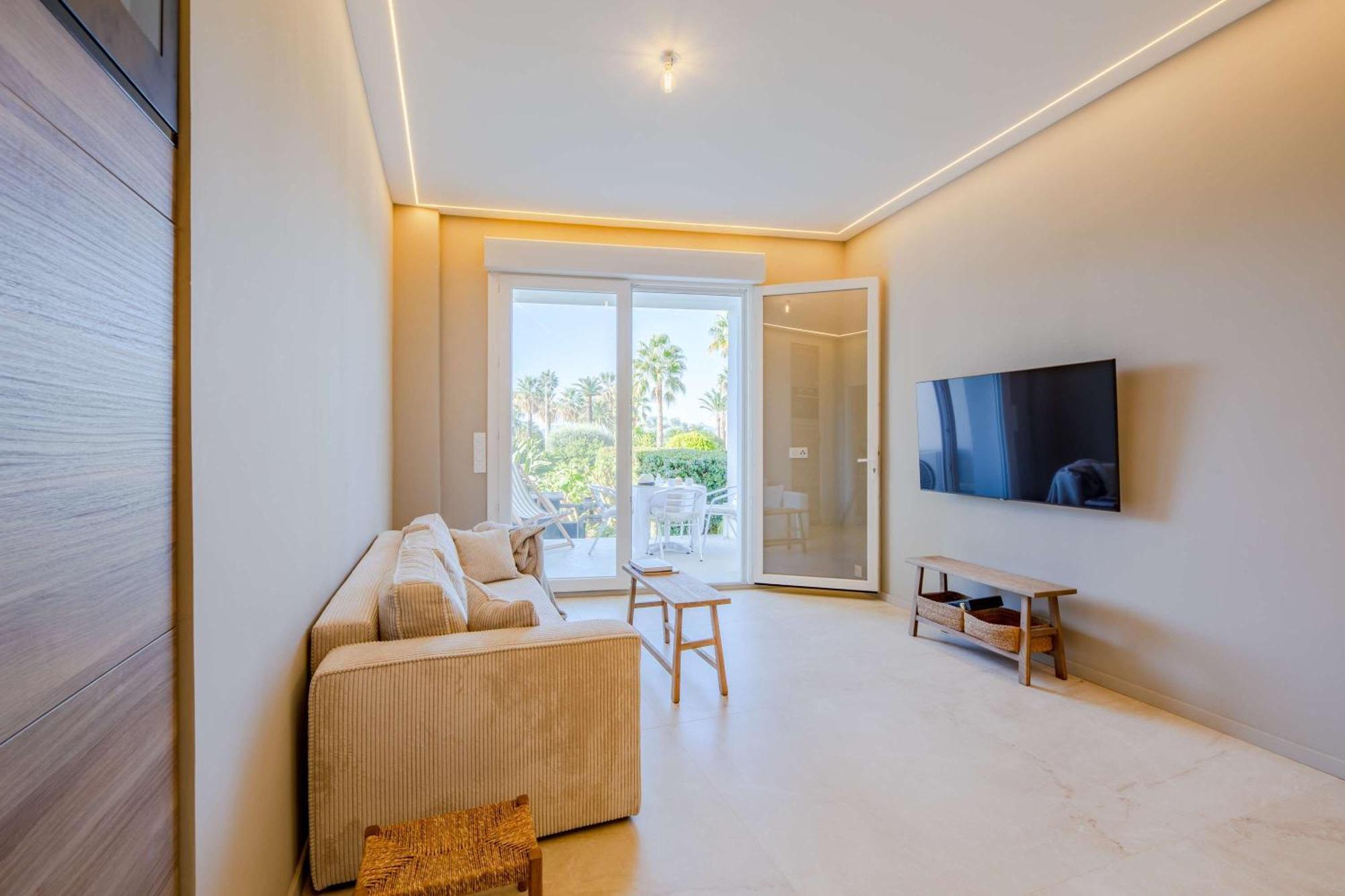2 Bedroom With Terrace And Garden View 2 Min From Appartement Cannes